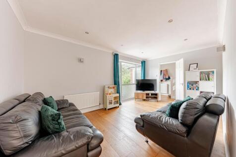 Living Room (2)