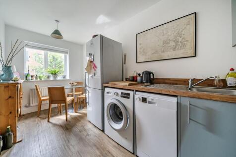 Kitchen/Dining Room (2)