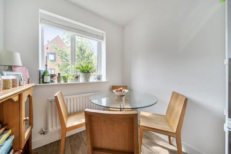 Kitchen/Dining Room (4)