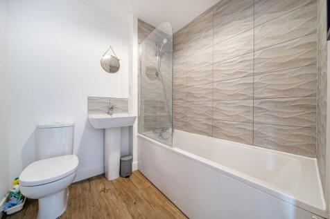 Bathroom W.C (1)