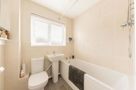 Bathroom W.C (1)