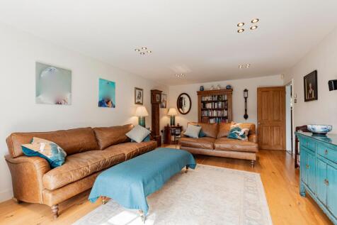 Living Room (3)