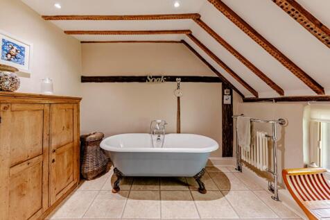 Bathroom W.C (1)