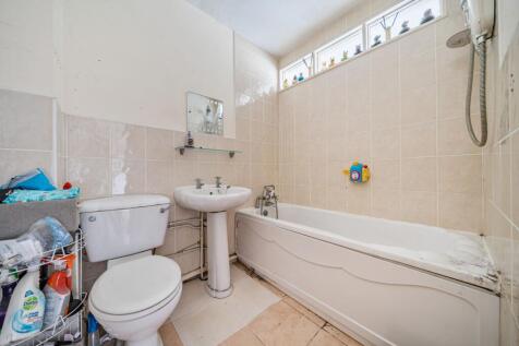 Bathroom W.C (1)