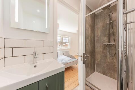 En-Suite One (1)
