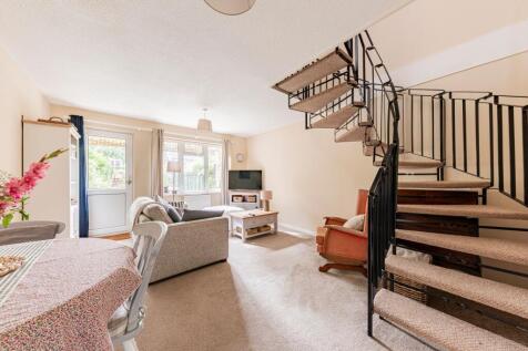 Living Room/Dining Room (4)