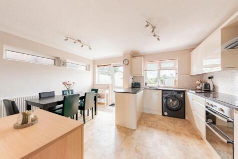 Kitchen/Dining Room (2)