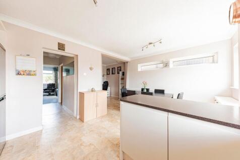 Kitchen/Dining Room (4)