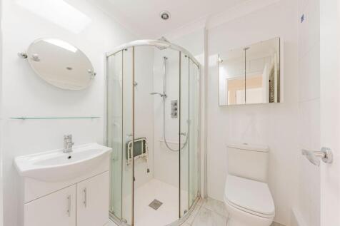 Shower W.C (1)