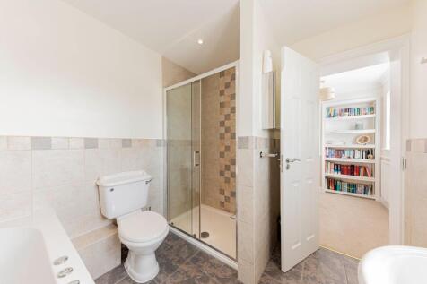 Family Bathroom (1)
