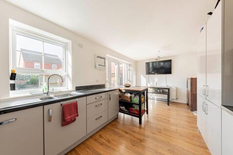 Kitchen /Dining Room (1)