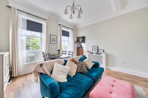 Living Room/Dining Room (2)