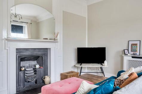 Living Room/Dining Room (5)