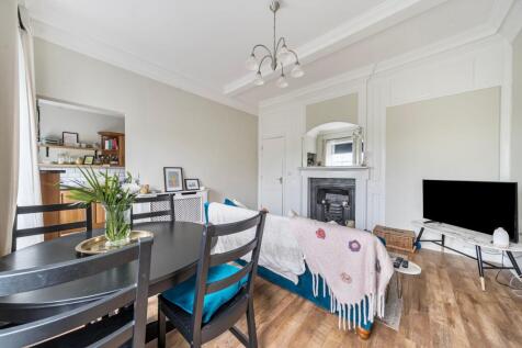 Living Room/Dining Room (6)