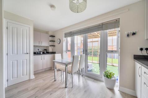 Kitchen/Dining Room (2)