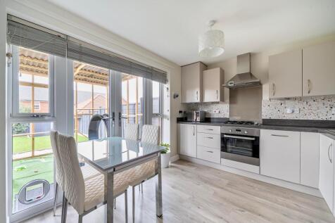 Kitchen/Dining Room (3)