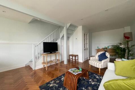 Living Room/Dining Room (2)