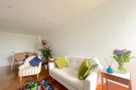 Living Room/Dining Room (3)