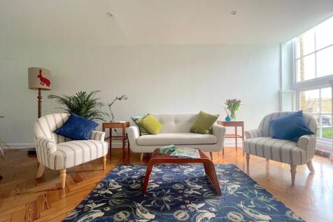 Living Room/Dining Room (4)