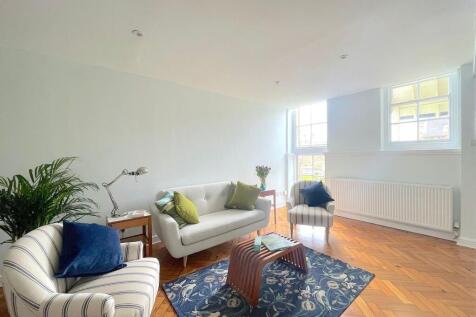 Living Room/Dining Room (7)