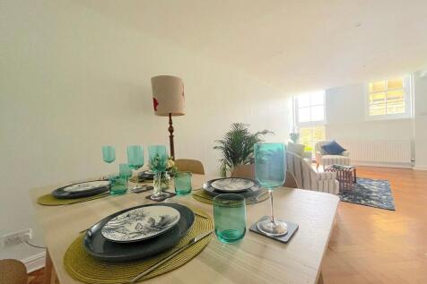 Living Room/Dining Room (9)