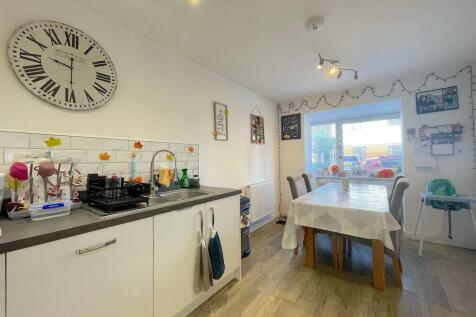 Kitchen/Dining Room (1)