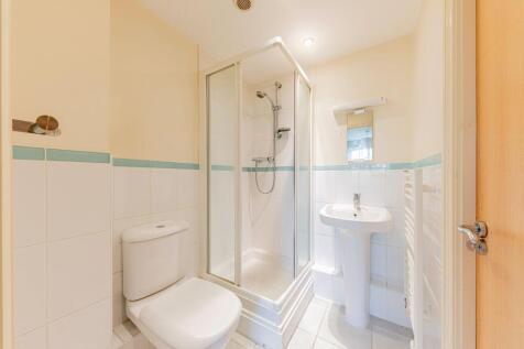 Ensuite Shower W.C (1)