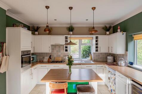 Kitchen/Dining Room (2)