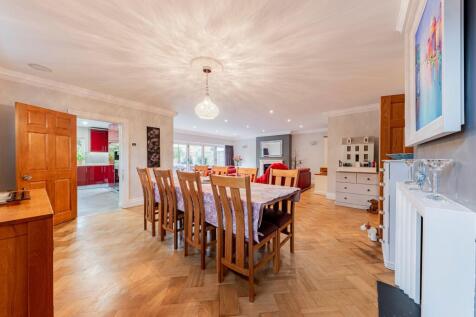 Living/Dining Room (2)