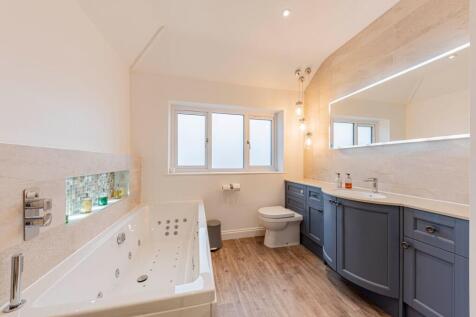 Bedroom One Ensuite (1)