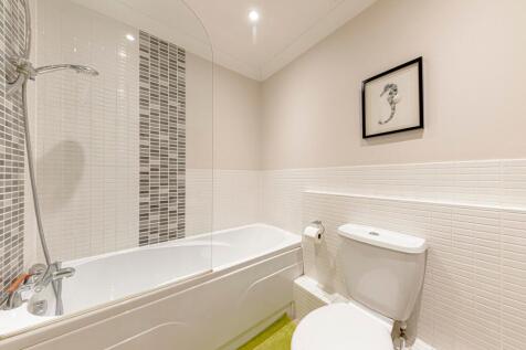 Bathroom W.C (1)