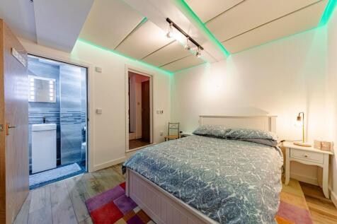 Studio Room (1)