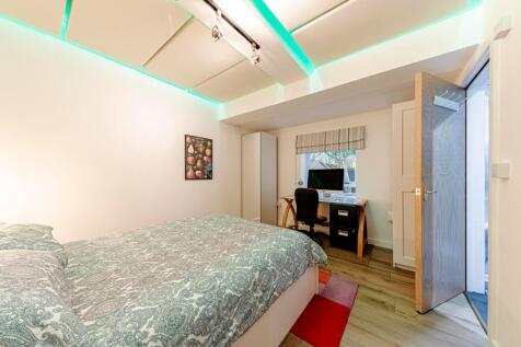 Studio Room (2)