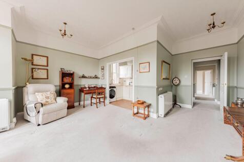 Living Room/Dining (1)