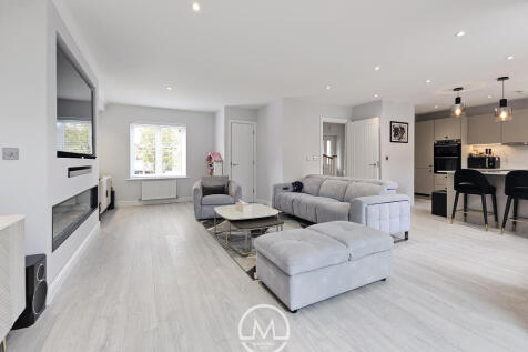 Stunning Three Bedroom Detached House