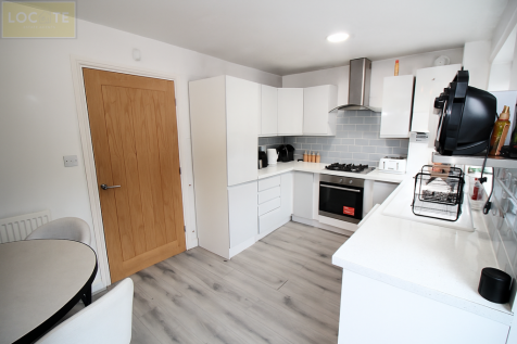 02FCB3B3-2B70-4D99-805B-9E9D10A2701D