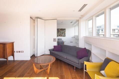 Lounge / Bedroom 2