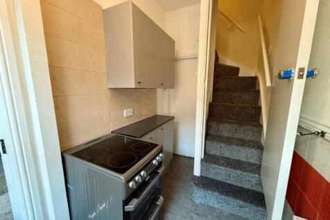 Kitchen 2.jpg