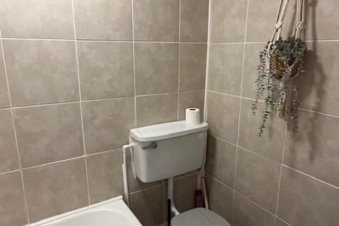 bathroom 1.jpg