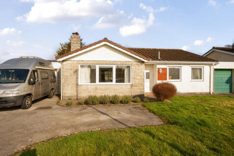 18 Woodland Close
