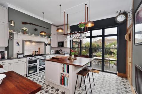 9 Raneleigh Street - (22).jpg
