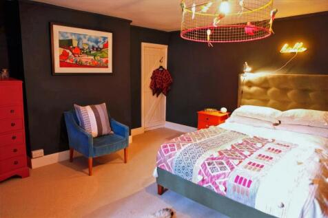 Bedroom 6 6-topaz-lighting-upscale-4x.JPG