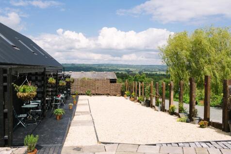 courtyard_exterior_westbrookcourtb&amp;b.jpg