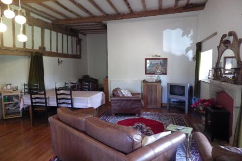 Living area.JPG
