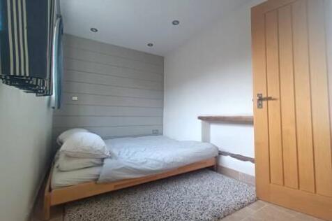 bedroom 4.jpeg