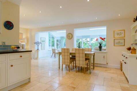 8389762-interior21.jpg