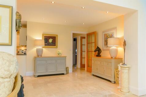 8389762-interior25.jpg