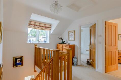 8389762-interior11.jpg