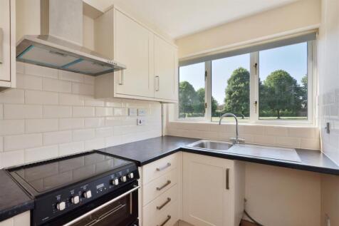 12 Taunton Way Hereford (18).jpg