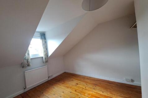 attic room 1.jpg